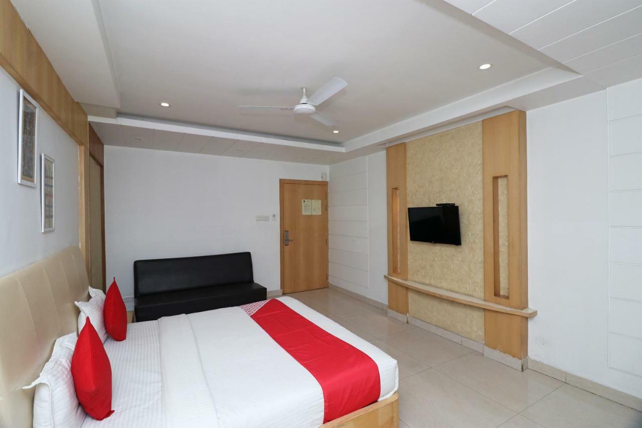 Oyo 5843 Hotel Yash Inn Mirzāpur Exterior foto
