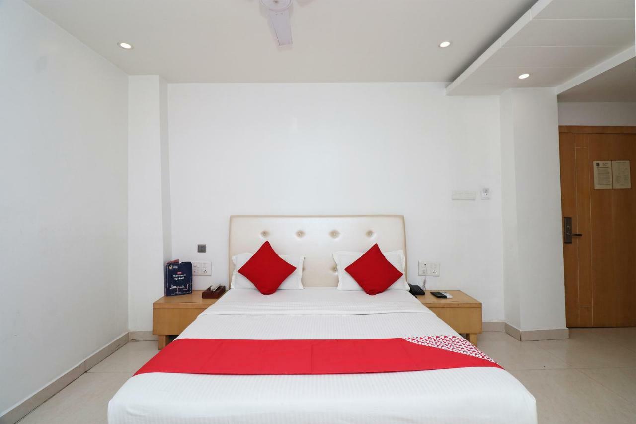 Oyo 5843 Hotel Yash Inn Mirzāpur Exterior foto
