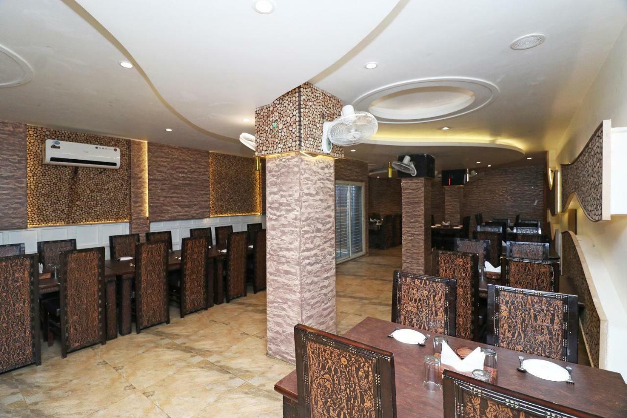Oyo 5843 Hotel Yash Inn Mirzāpur Exterior foto
